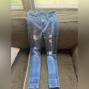 25/0 Abercrombie ripped skinny jeans